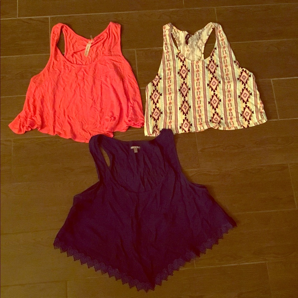 3 crop tops ‼️ SOLD ‼️